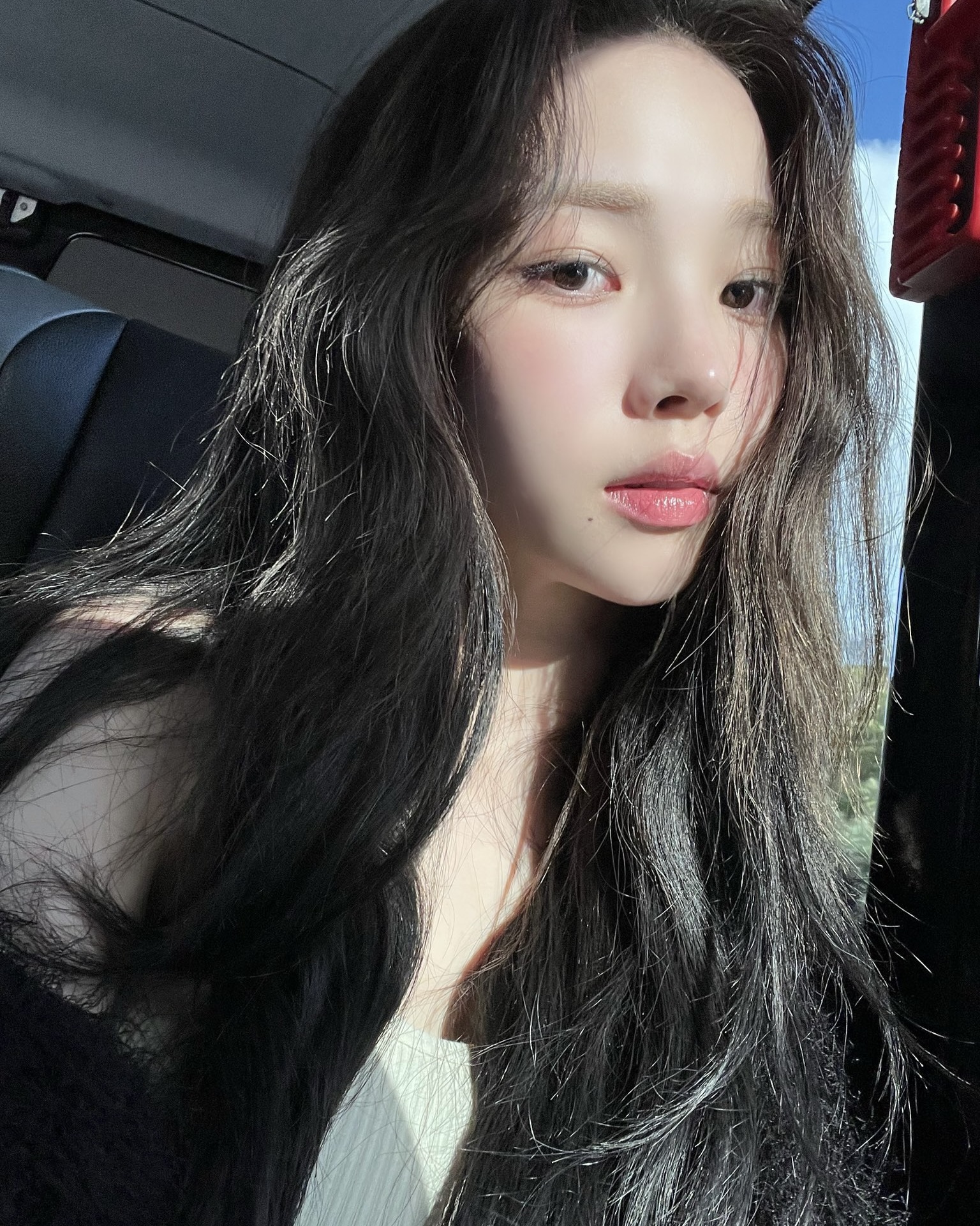 앞머리 자른 카리나💙
팬들 사이에서도 갈리는 앞머리 있는 카리나 VS 앞머리 없는 카리나, 여러분들은 어떤 카리나가 더 좋으신가요?🤔🤔 이미지8