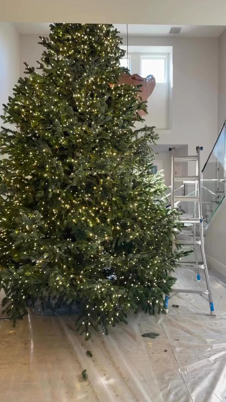 카일리 제너 스케일 미쳤다ㄷㄷ⛄️🎄온 집안이 크리스마스 장식으로 가득 이미지