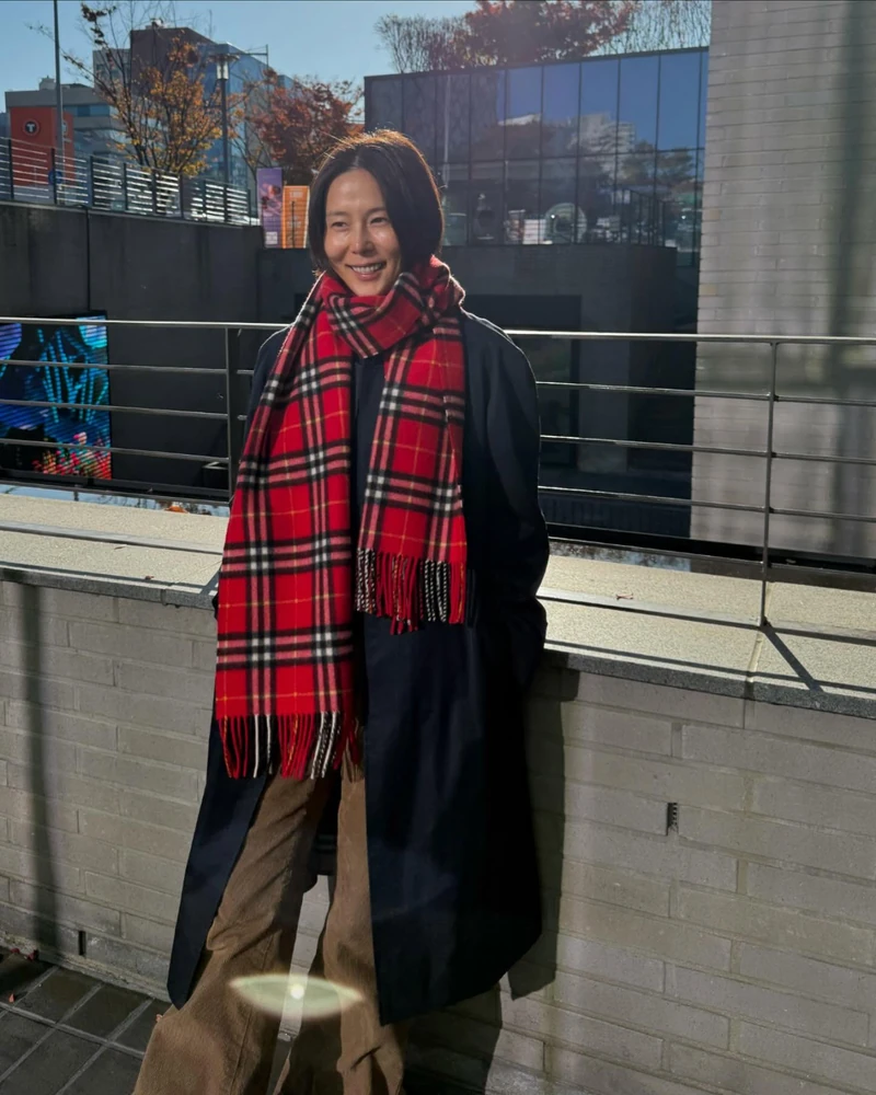 연말느낌 나는 버버리 체크 머플러🤎🎄
캐주얼&클래식한 룩에 포인트로 딱이야❤️ 이미지2