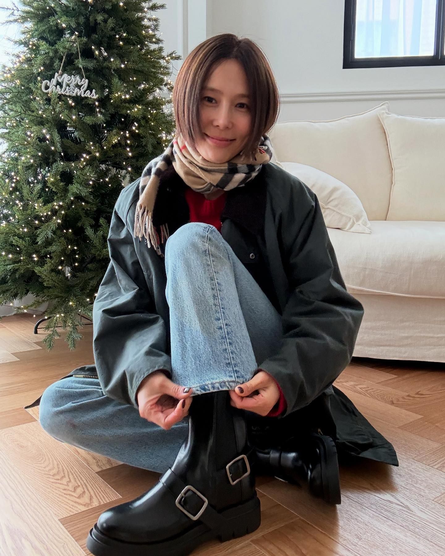 연말느낌 나는 버버리 체크 머플러🤎🎄
캐주얼&클래식한 룩에 포인트로 딱이야❤️ 이미지6