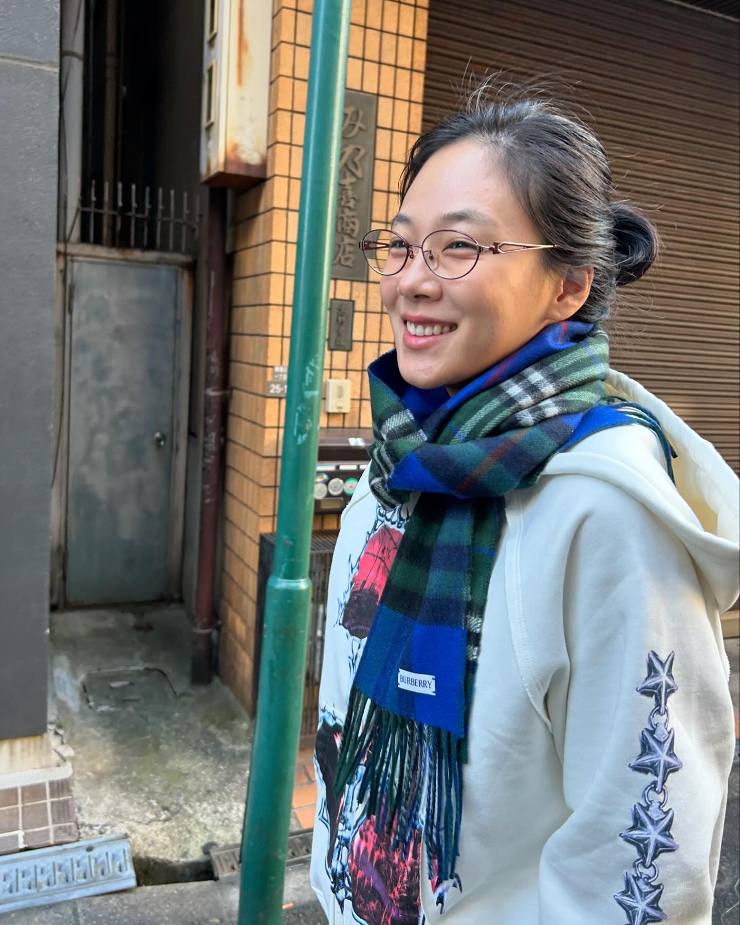 연말느낌 나는 버버리 체크 머플러🤎🎄
캐주얼&클래식한 룩에 포인트로 딱이야❤️ 이미지3