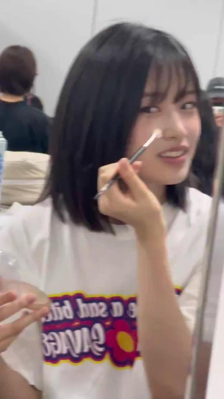 아이브 안유진의 코 쉐딩하는 법🤣 이미지