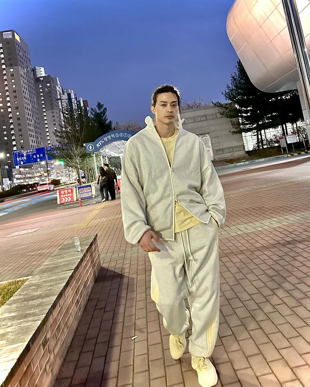 회색츄리닝은 역시 셋트🙌 이미지
