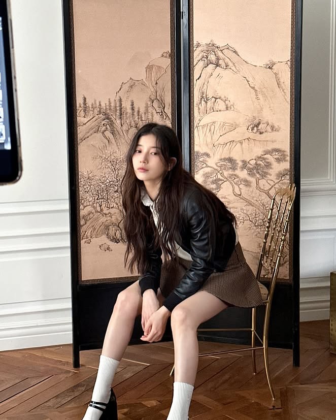 요즘 볼거리 가득🤎🖤셀린느룩 보여주는 수지언니👗 이미지