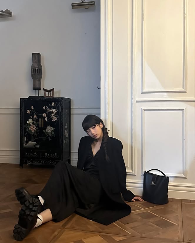 요즘 볼거리 가득🤎🖤셀린느룩 보여주는 수지언니👗 이미지6