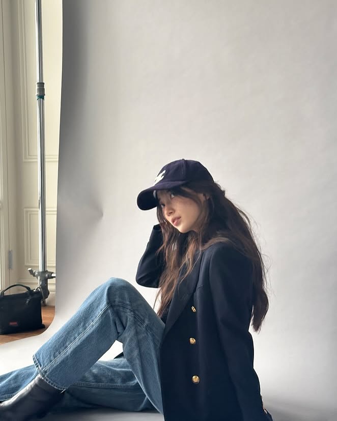 요즘 볼거리 가득🤎🖤셀린느룩 보여주는 수지언니👗 이미지5