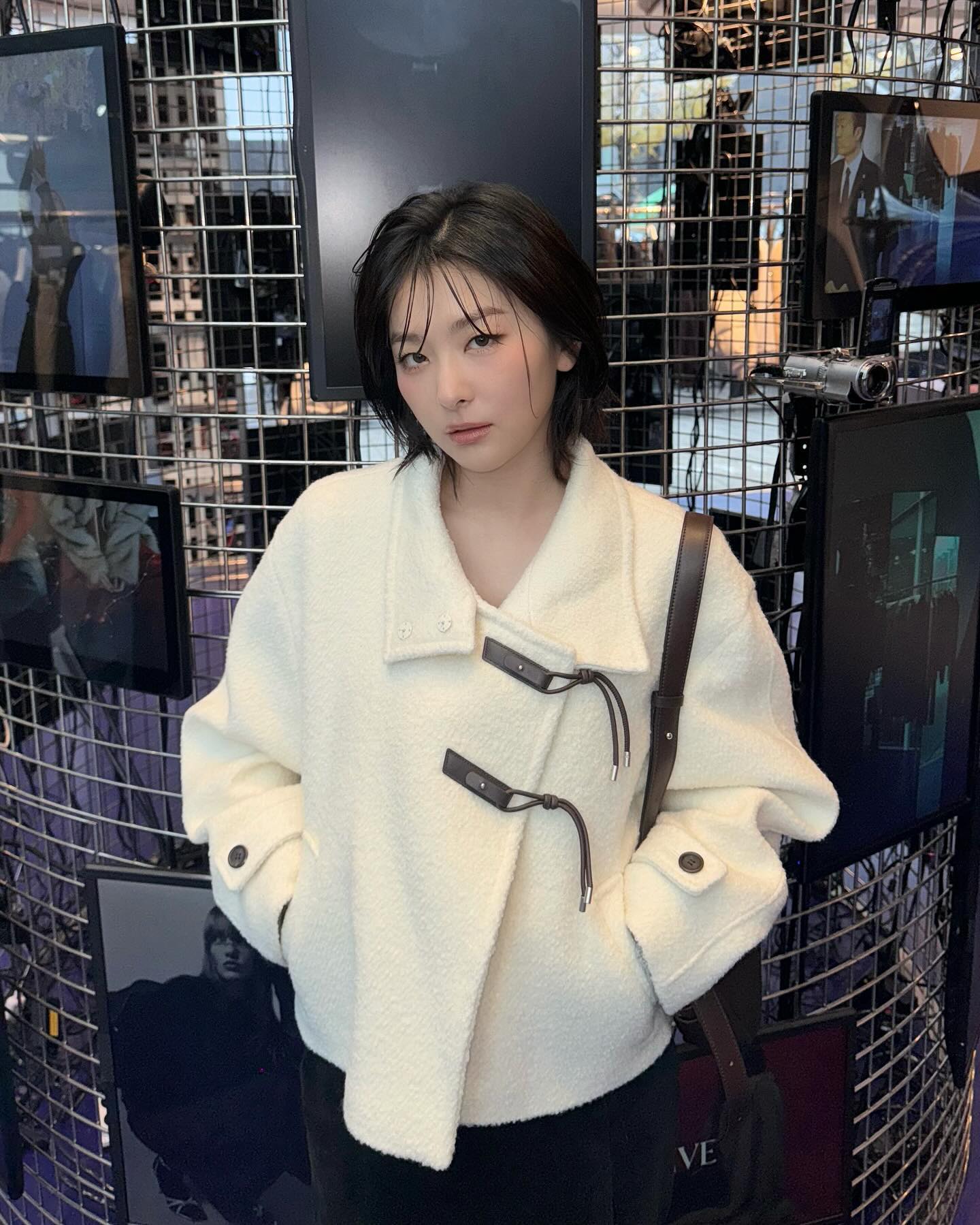 전 무쌍이 좋아요. 예쁘니깐🖤✨
한번 빠지면 출구 없는 맑은 매력의 무쌍 셀럽 5

1. 박보영

2. 슬기

3. 김다미

4. 신시아

5. 예지 이미지