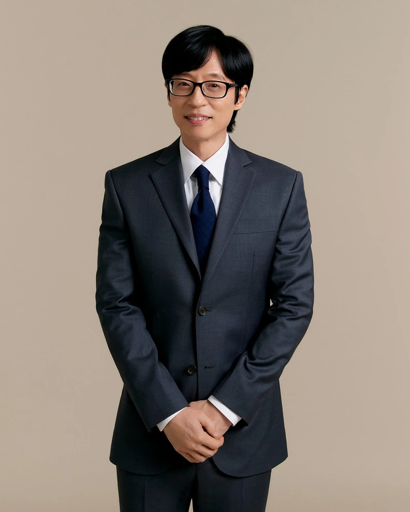 유재석, 대중문화예술상 ‘보관문화훈장’ 받는다!
유재석이 오는 29일 열리는 제17회 ‘2026 대한민국 대중문화예술상’에서 보관문화훈장을 받습니다. 올해 보관문화훈장 수훈자는 유재석을 비롯해 가수 한영애, 재즈 연주자 신관웅, 성우 박영남, 공연제작자 박명성 등 5명입니다.
앞서 임하룡이 2020년 보관문화훈장(3급)을 받았는데요. 지난해에는 고(故) 전유성이 옥관문화훈장(4급)을 추서받았습니다.
유재석 역시 한국 대중문화 발전에 기여한 공로를 인정받아 훈장 수훈자로 이름을 올렸습니다. 이미지1