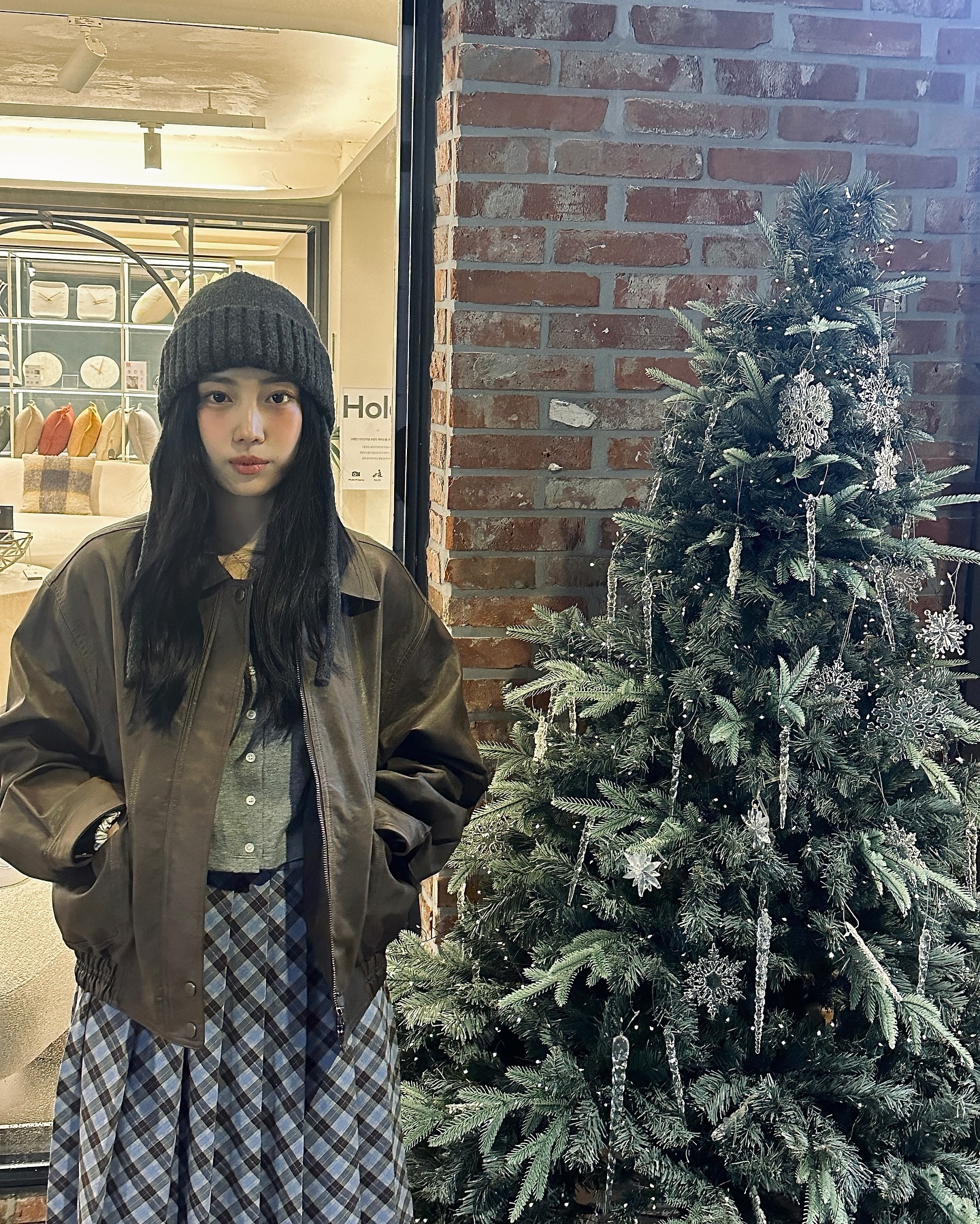 퍼스널 시즌이 겨울인 주은🤎
니트부터 체크스커트까지 참고하기 좋은 겨울룩❄️ 이미지3