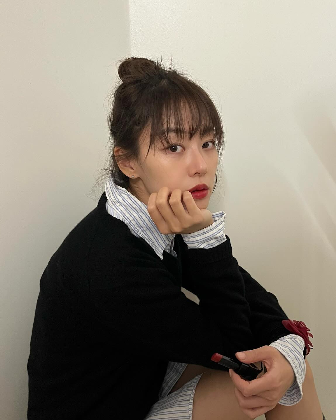 추우니까 니트 안에 셔츠 입기❄️
차분하면서도 느낌 있게 미니멀&따뜻 조합💙 이미지