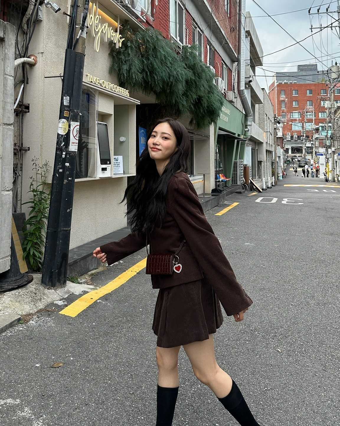 퍼스널 시즌이 겨울인 주은🤎
니트부터 체크스커트까지 참고하기 좋은 겨울룩❄️ 이미지6