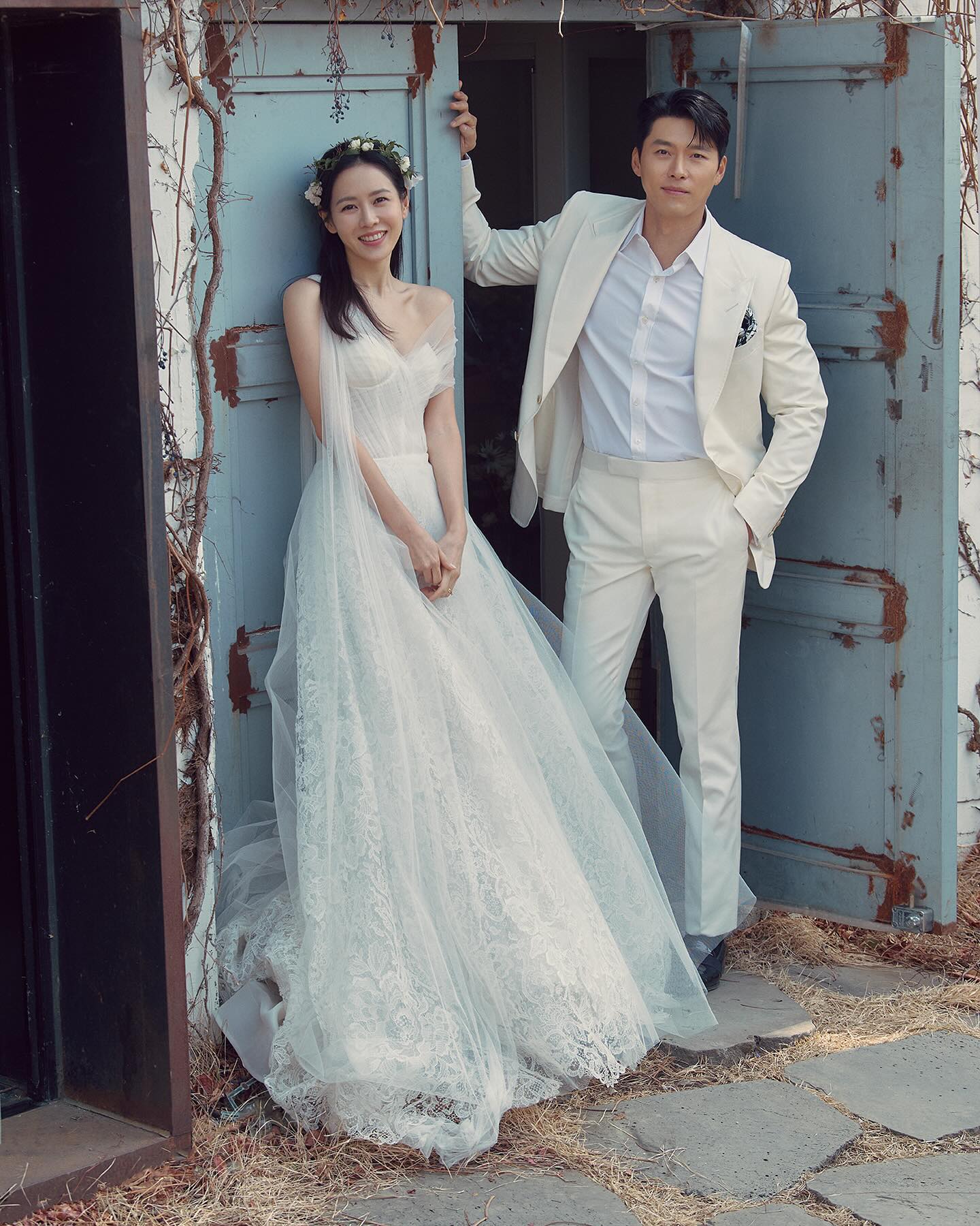 아랍상은 두부상이 끌린다?👩‍❤️‍👨

'아랍두부 이론’이라고 들어보셨나요? 진한 이목구비와 두꺼운 T존을 가진 아랍상과, 부드러운 이목구비와 순한 인상을 지닌 두부상이 서로에게 끌린다는 농담 반 진담 반의 이론인데요. 연예계 대표 부부들을 보면, 꼭 틀린 건 아닌 것 같기도 합니다. 그래서 준비한 연예계 대표 아랍두부 부부들을 소개합니다💖

1. 손예진 X 현빈

2. 한가인 X 연정훈

3. 윤승아 X 김무열

4. 김태희 X 비

5. 김소연 X 이상우 이미지