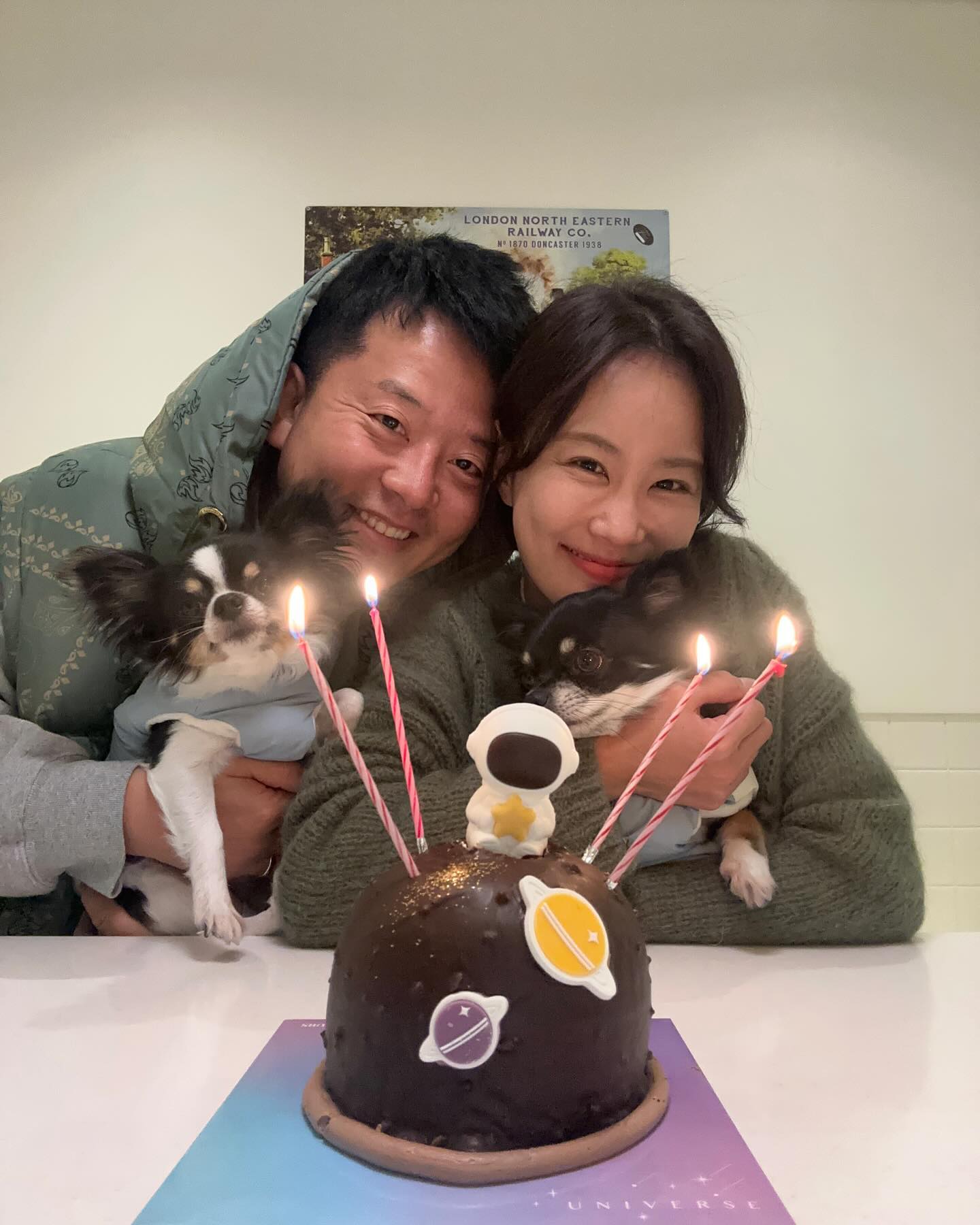 김준호❤️김지민, 내년 결혼 확정

11일 김준호와 김지민의 소속사 JDB엔터테인먼트는 "김준호가 김지민에게 정식 프러포즈를 한 게 맞다"고 밝혔습니다.👏🏻

2022년 4월 열애를 인정한 두 사람은 2년여 간의 공개 열애 끝에 결혼이라는 아름다운 결실을 맺게 되었습니다.

김준호의 프러포즈 장면은 SBS ‘미운 우리 새끼’를 통해 공개될 예정입니다.✨ 이미지