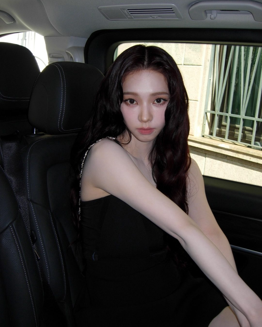 올겨울은 매트립이 트렌드💄

올겨울 립 메이크업은 매트립을 시도해보세요!
최근들어 화장품 브랜드에서 하나, 둘 뽀용-한 질감의 매트립을 선보이고 있기 때문이죠.

화려함보단 차분함을 선호하는 요즘 트렌드 영향일까요?
저도 올겨울엔 파우치에 잠자고 있던 매트립 제품을 다시 깨워줘야겠습니다😉 이미지7