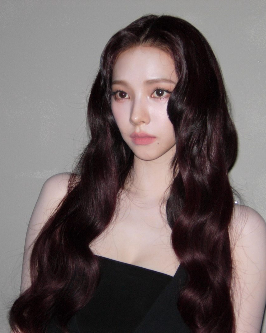 올겨울은 매트립이 트렌드💄

올겨울 립 메이크업은 매트립을 시도해보세요!
최근들어 화장품 브랜드에서 하나, 둘 뽀용-한 질감의 매트립을 선보이고 있기 때문이죠.

화려함보단 차분함을 선호하는 요즘 트렌드 영향일까요?
저도 올겨울엔 파우치에 잠자고 있던 매트립 제품을 다시 깨워줘야겠습니다😉 이미지6