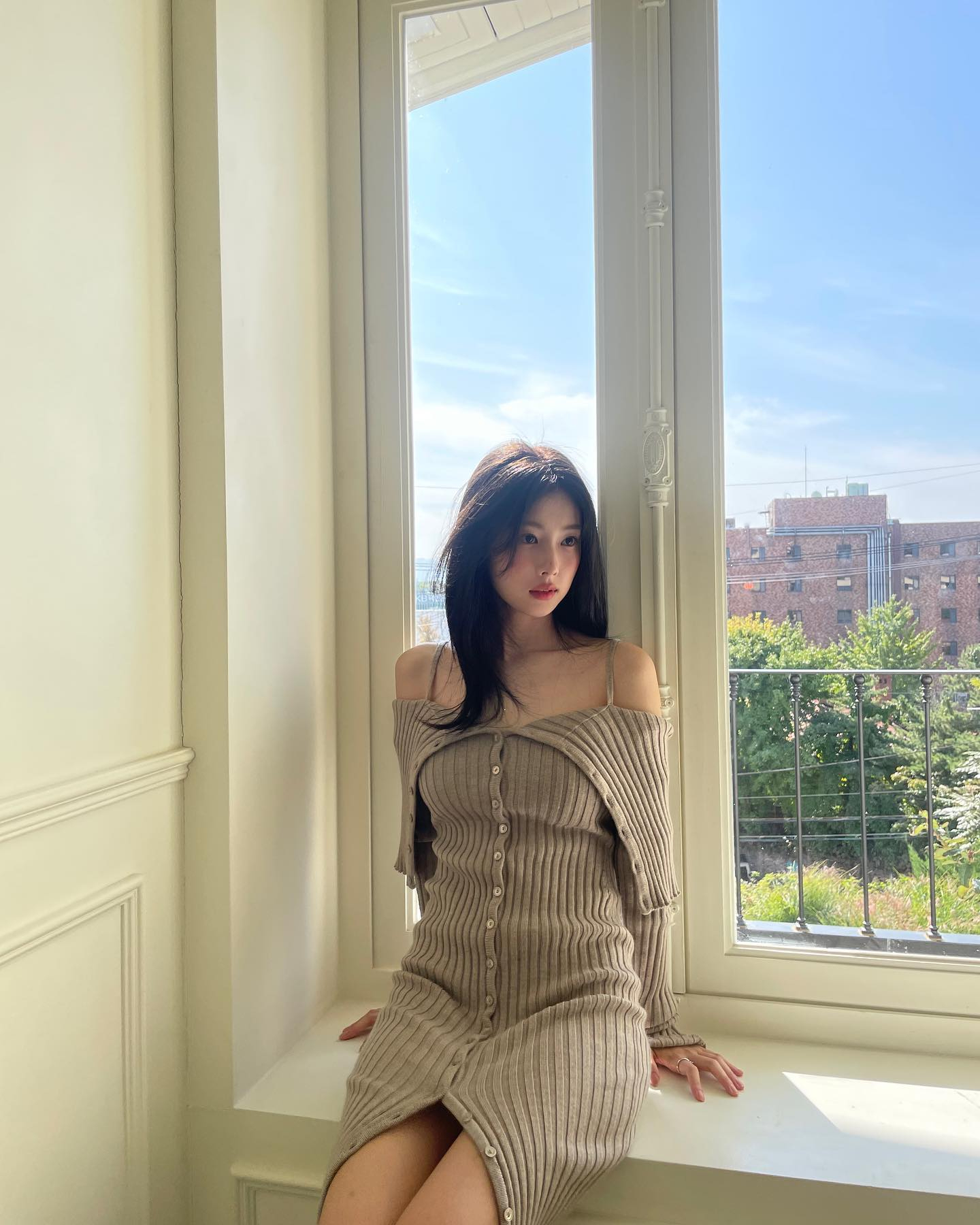 오프숄더는 연말룩 필수 아이템🤍 이미지3