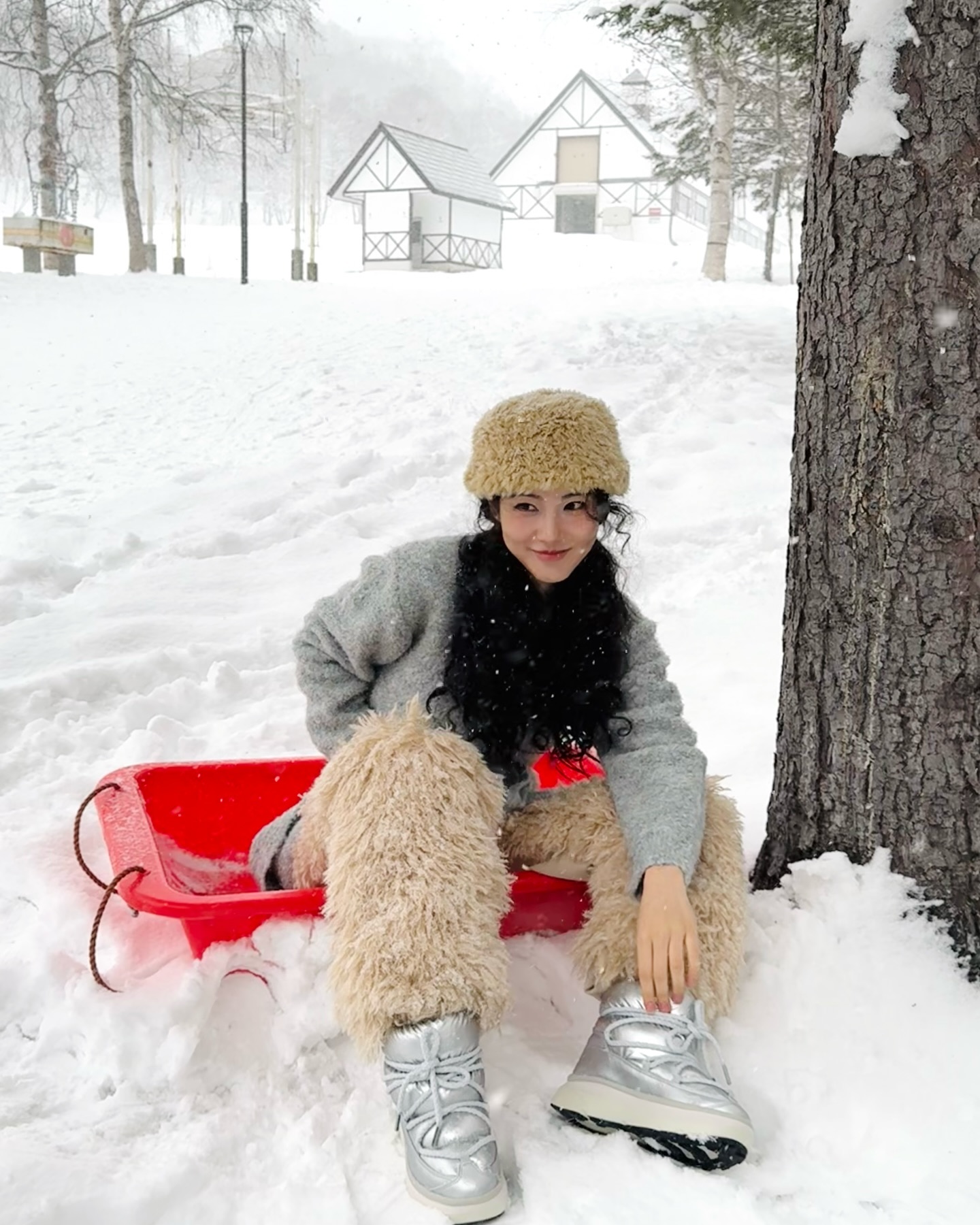 올겨울, 퍼가 세상을 지배한다🤍
퍼 자켓부터 신발, 가방까지 온통 따숩게🧶 이미지