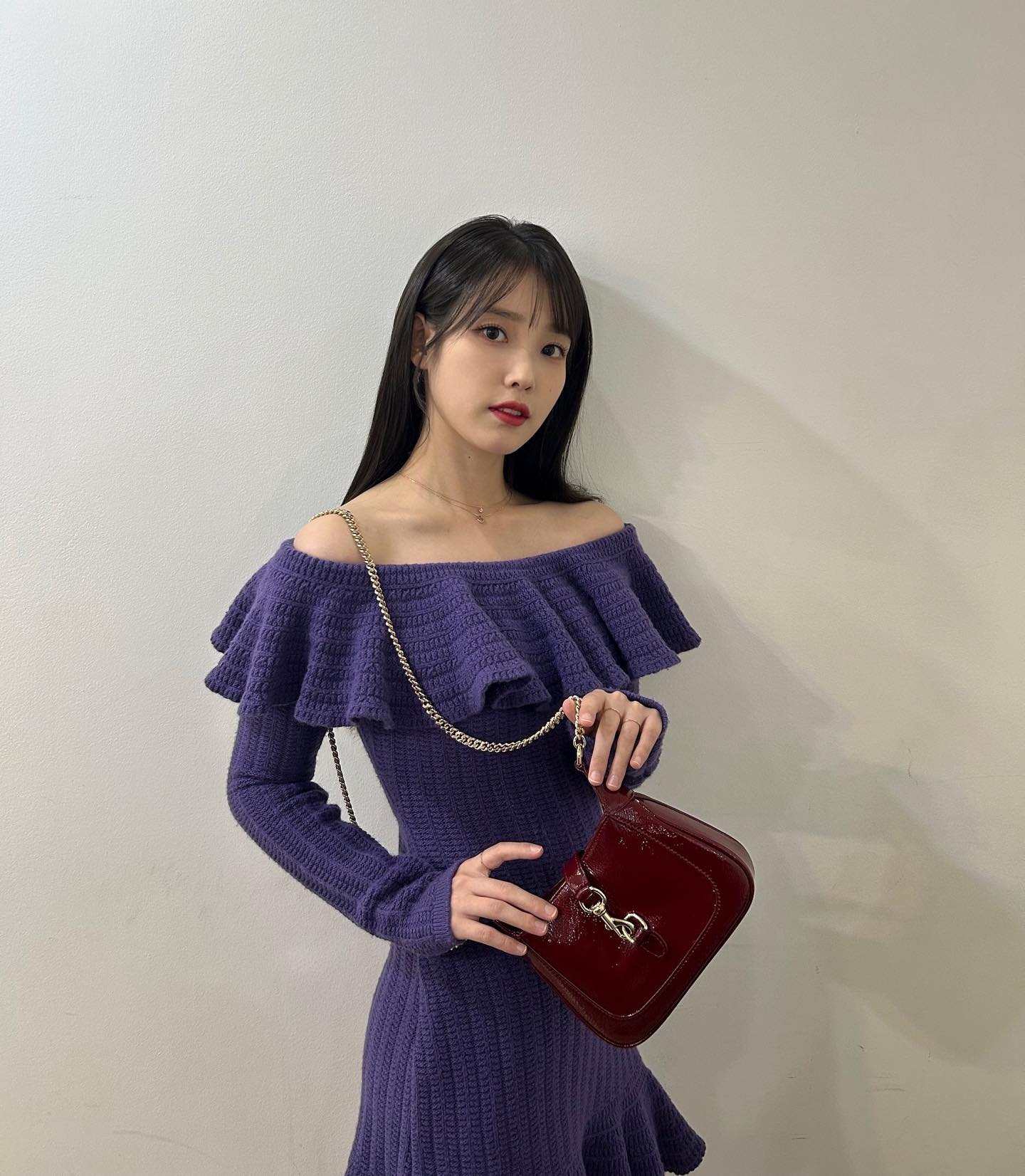 오프숄더는 연말룩 필수 아이템🤍 이미지7
