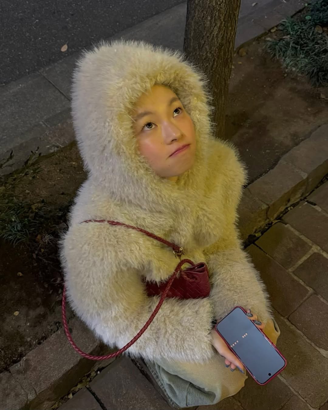 올겨울, 퍼가 세상을 지배한다🤍
퍼 자켓부터 신발, 가방까지 온통 따숩게🧶 이미지