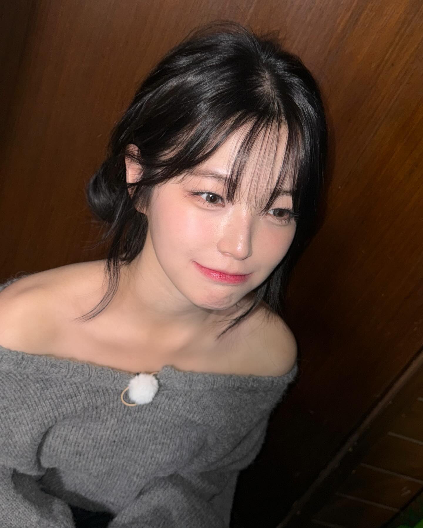 오프숄더는 연말룩 필수 아이템🤍 이미지4
