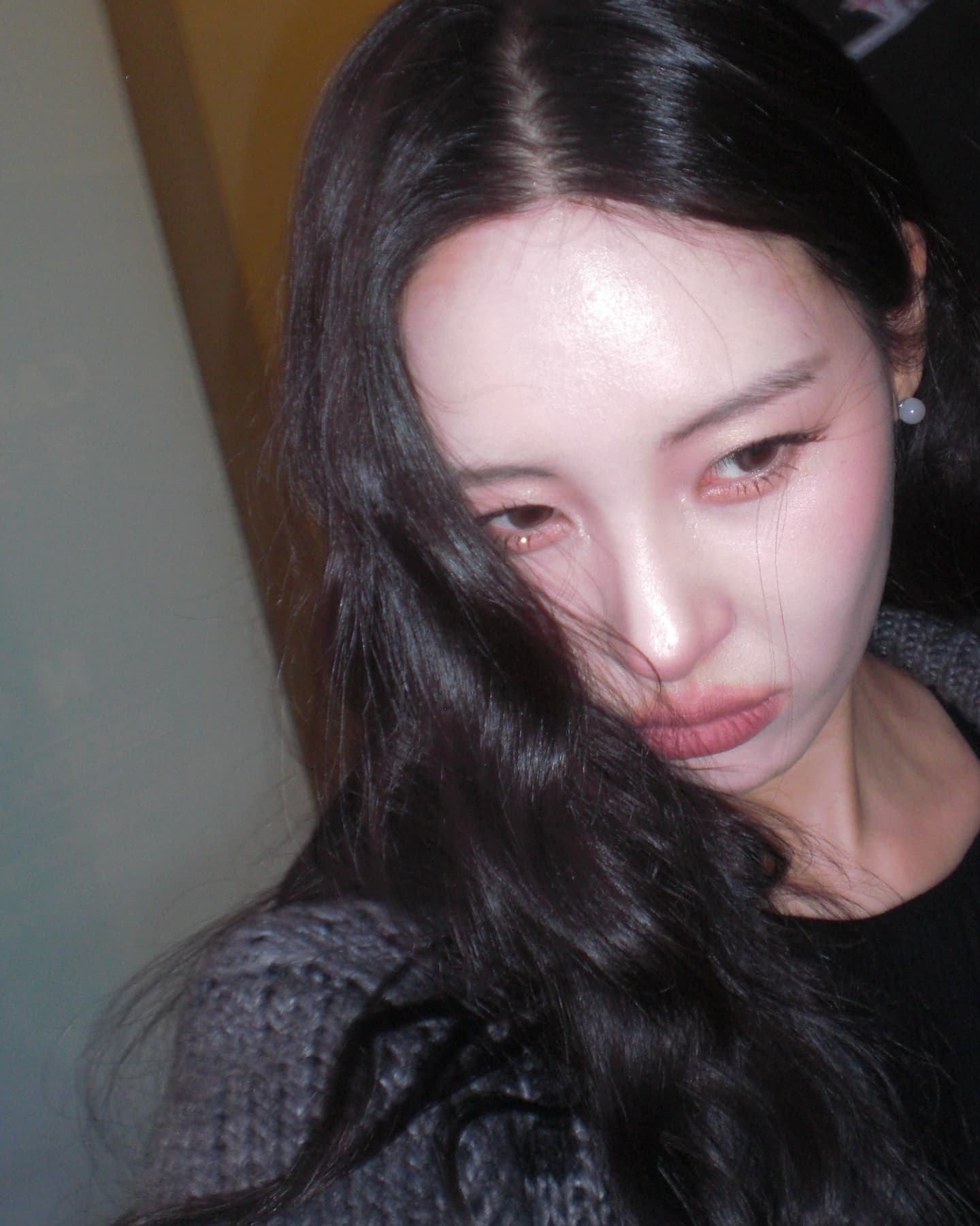 올겨울은 매트립이 트렌드💄

올겨울 립 메이크업은 매트립을 시도해보세요!
최근들어 화장품 브랜드에서 하나, 둘 뽀용-한 질감의 매트립을 선보이고 있기 때문이죠.

화려함보단 차분함을 선호하는 요즘 트렌드 영향일까요?
저도 올겨울엔 파우치에 잠자고 있던 매트립 제품을 다시 깨워줘야겠습니다😉 이미지4