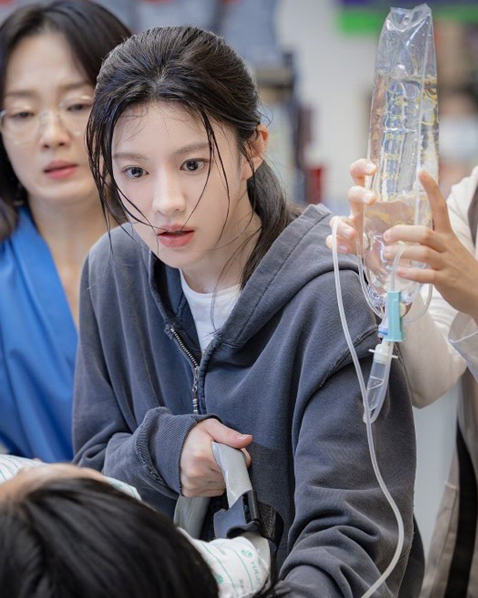 고윤정 주연 ‘슬전생' 나오나⁉️

고윤정 주연의 '언젠가는 슬기로울 전공의생활'이 내년 여름 방송될 전망입니다. 13일 OSEN 취재에 따르면, tvN의 새 드라마 ‘언젠가는 슬기로울 전공의생활’이 내년 방송을 목표로 준비 중이며, 특히 여름 시즌 편성을 논의하고 있어 업계의 큰 관심을 받고 있다고 전해졌습니다.

다만, tvN 측 관계자는 해당 방송 시기에 대해 "미정 상태"라고 밝히며 신중한 입장을 전했습니다. 이미지1