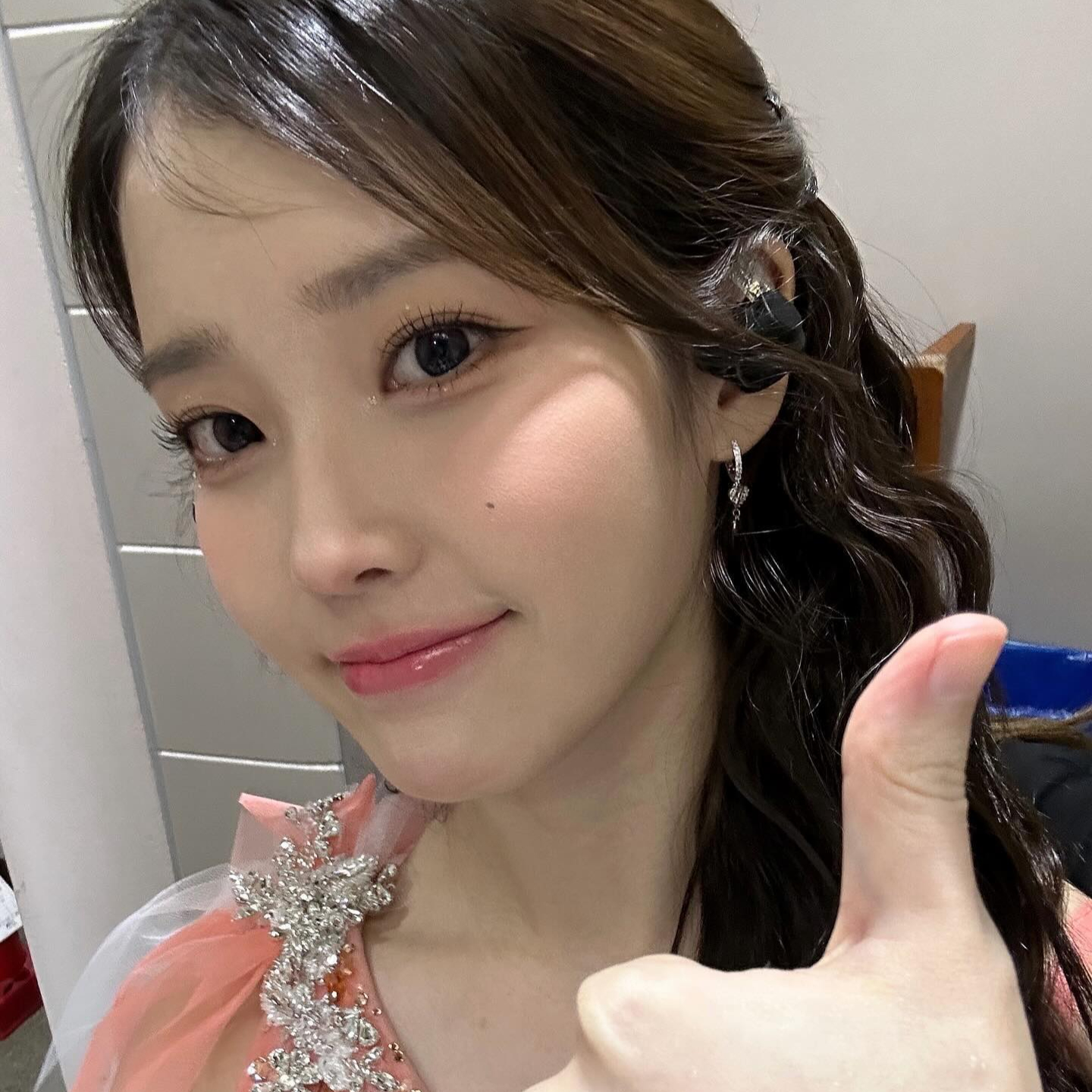 아이유, 지디, 에스파 레츠고😎🔥

멜론이 올해의 음악 연말결산 성과를 공개했습니다!
카카오엔터테인먼트가 뮤직 빅데이터 분석 콘텐츠 테이터랩과 음악 플랫폼 '멜론'의 2024년 연말결산 1편을 발표했는데요.

테이터랩에 따르면 올해 1월 1일부터 11월 12일까지 집계 기간 동안 가장 많은 좋아요 수를 받은 곡은 아이유의 '러브 윈스 올(Love wins all)', 최단 시간 좋아요를 기록한 곡은 지드래곤의 '파워'라고 밝혔습니다. 
멜론 톱100 차트 10위권에 가장 오랜 기간 머문 곡은 에스파의 '슈퍼노바'였다고 합니다.🎉 이미지