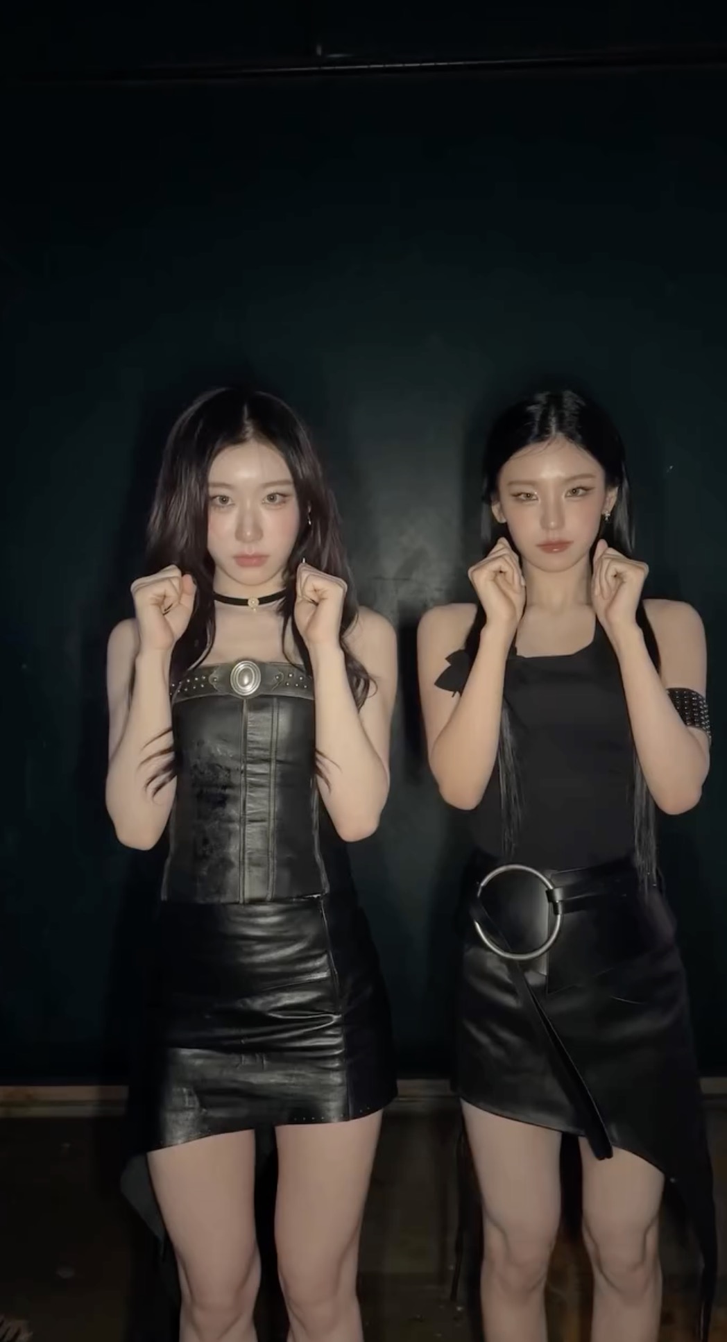 연말에 친구랑 찍을 릴스 추천🖤
올블랙 맞춰 입고 @이렇게 이미지