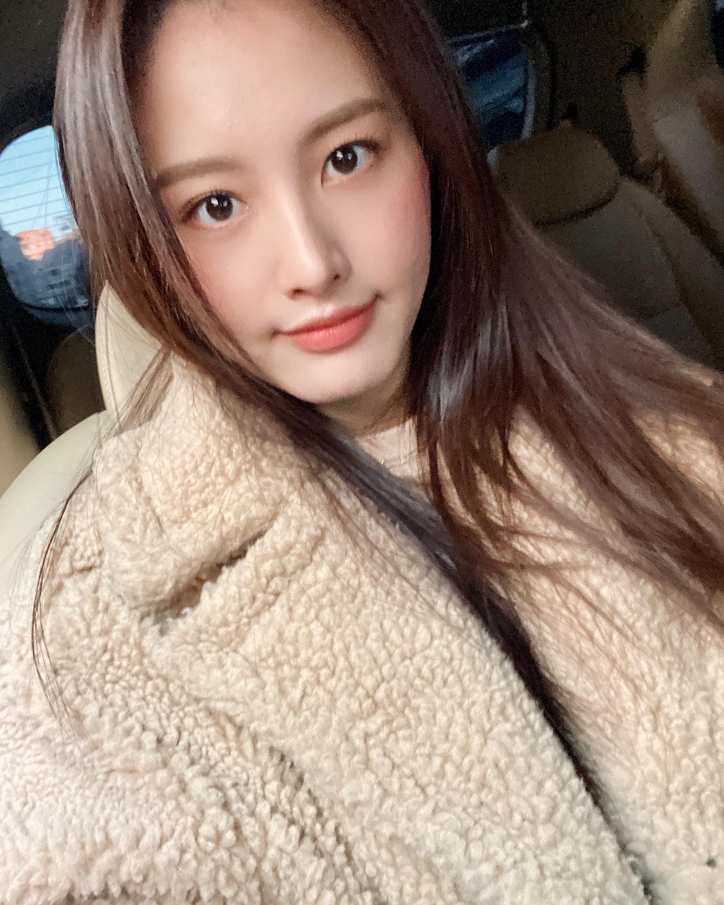 만능재주꾼 김재경 이미 결혼했다🎉

걸그룹 '레인보우' 출신 배우 김재경이 새신부가 됐습니다.
오늘(16일) YTN 취재 결과, 김재경은 올 상반기 비연예인 남자친구와 결혼했다고 합니다.
비연예인 남자친구를 배려해, 가족들을 모시고 서울 모처에서 소규모 예식을 올렸다고 전해졌습니다!

깜짝 결혼 발표로 소식을 전한 김재경, 앞으로도 행복한 소식 가득하길 응원합니다!🥰 이미지3