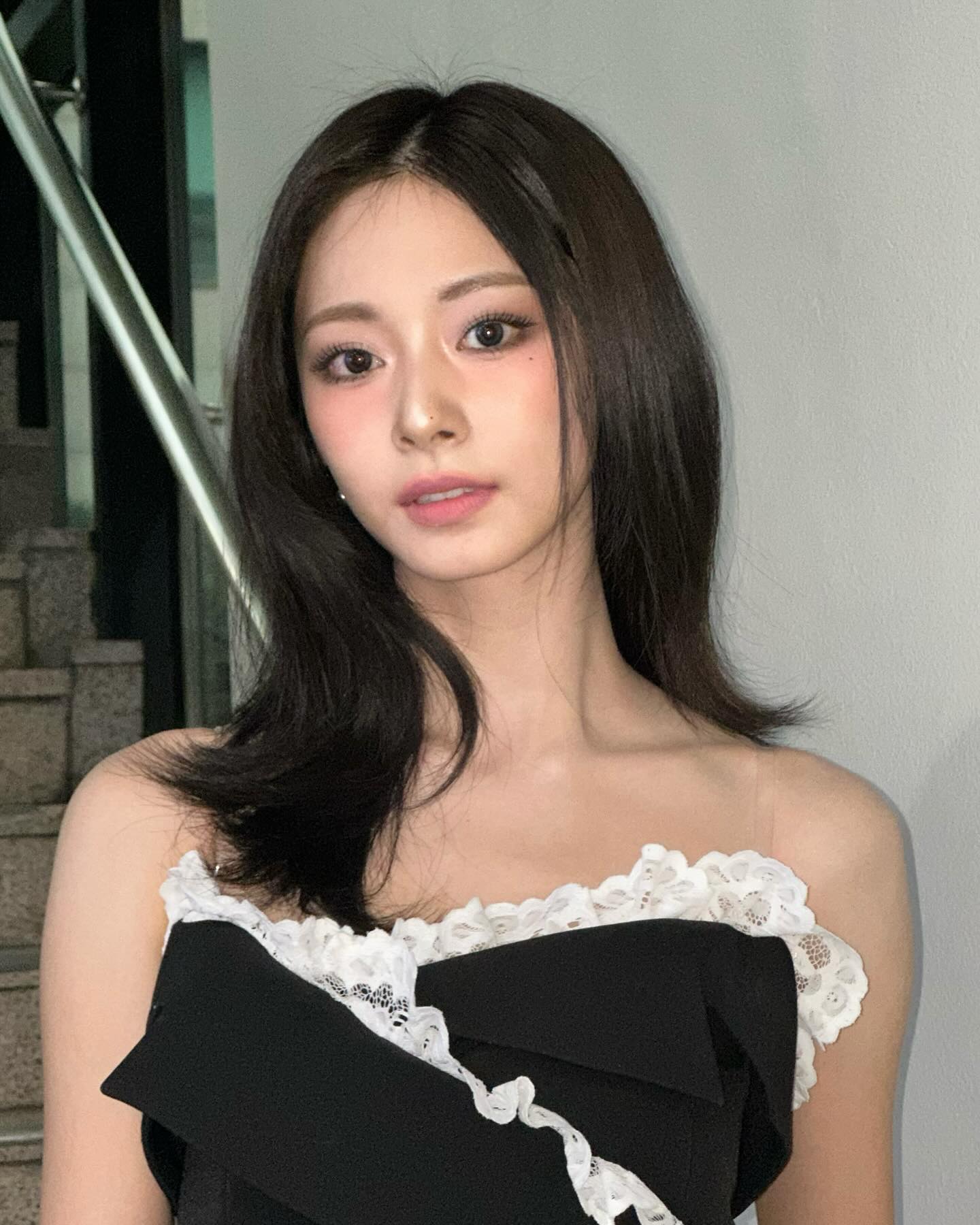 JYP 막내들은 유명한 미녀들👸🏻
레전드로 불리는 제와피 걸그룹의 막내 라인을 소개합니다💖

1. 원더걸스 소희

2. 미쓰에이 수지

3. 트와이스 쯔위

4. 있지 유나

5. 엔믹스 규진 이미지5