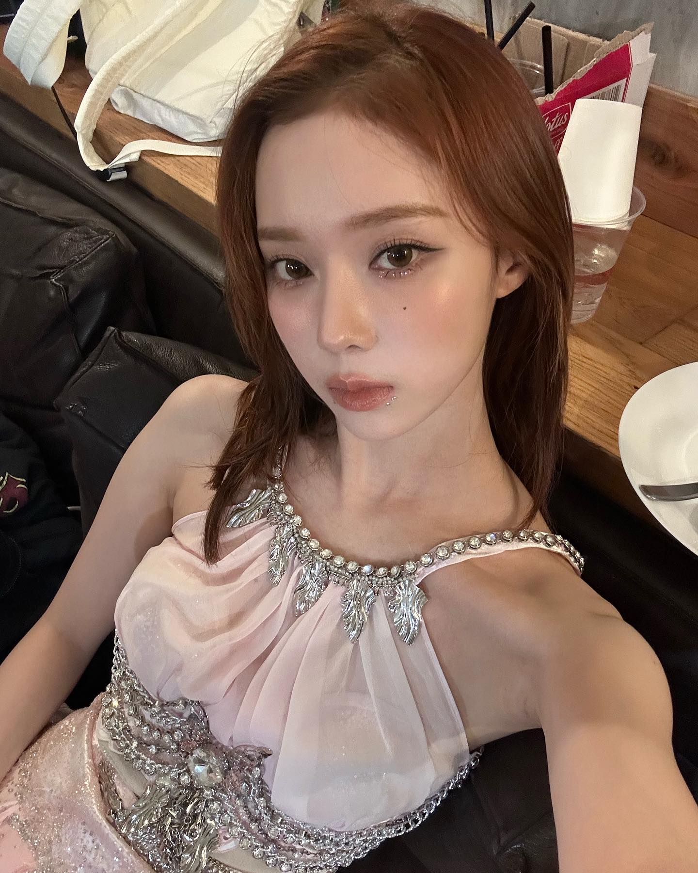 모카무스에 찰떡인 메이크업💄✨
누디한 색감으로 부드러운 브라운 톤과 찰떡궁합🍡 이미지