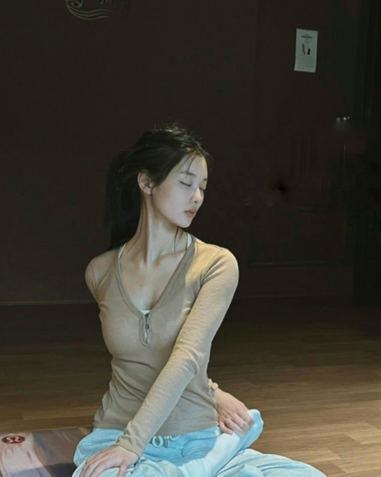 운동하는 모습도 왜이리 예뻐✨
추운 겨울에도 운동은 필수❤️@오운완 이미지