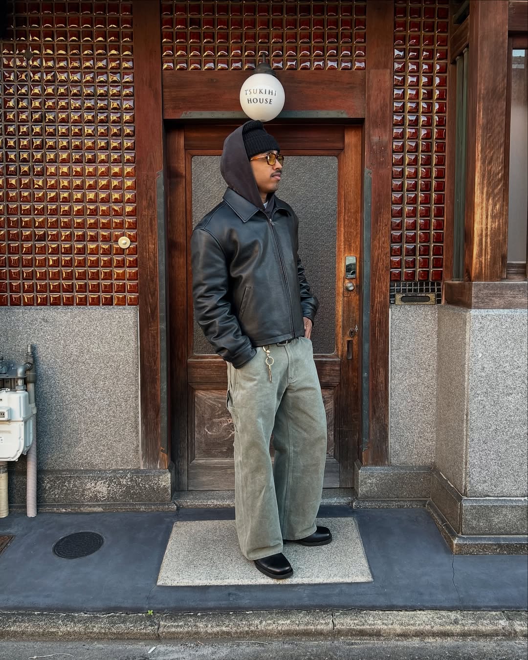 가죽자켓에 후드면 가능할지도?🥶 이미지