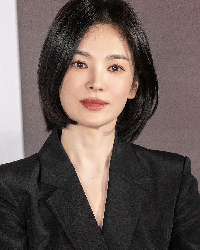 검은수녀들 제작보고회 송혜교 드뮤어 포인트3🖤 이미지
