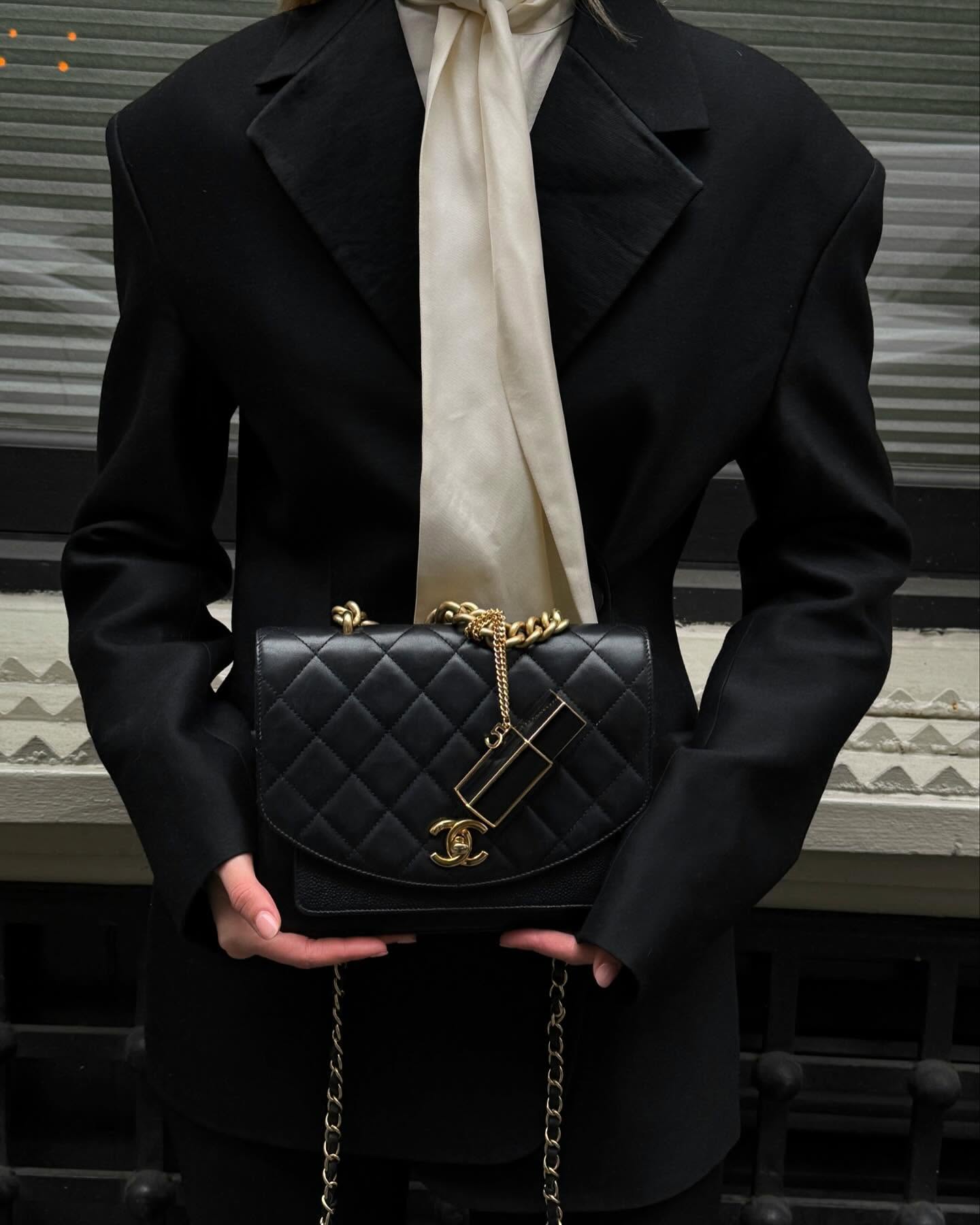 샤넬 넘버5🖤💛액세서리 활용법
오 드 빠르펭 펄스 스프레이👜가방에 추가로 달아주기 이미지2