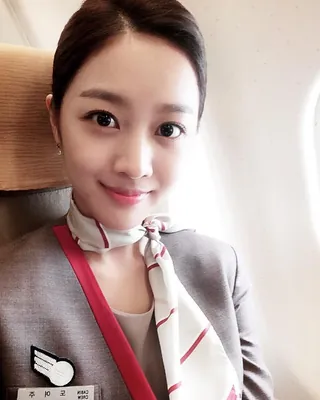 큰 키와 예쁜 두상✨승무원상 셀럽
승무원 복장이 유독 찰떡같이 잘 어울리는 셀럽 4인❤️
1. 카리나
2. 이다희
3. 안유진
4. 조보아 이미지
