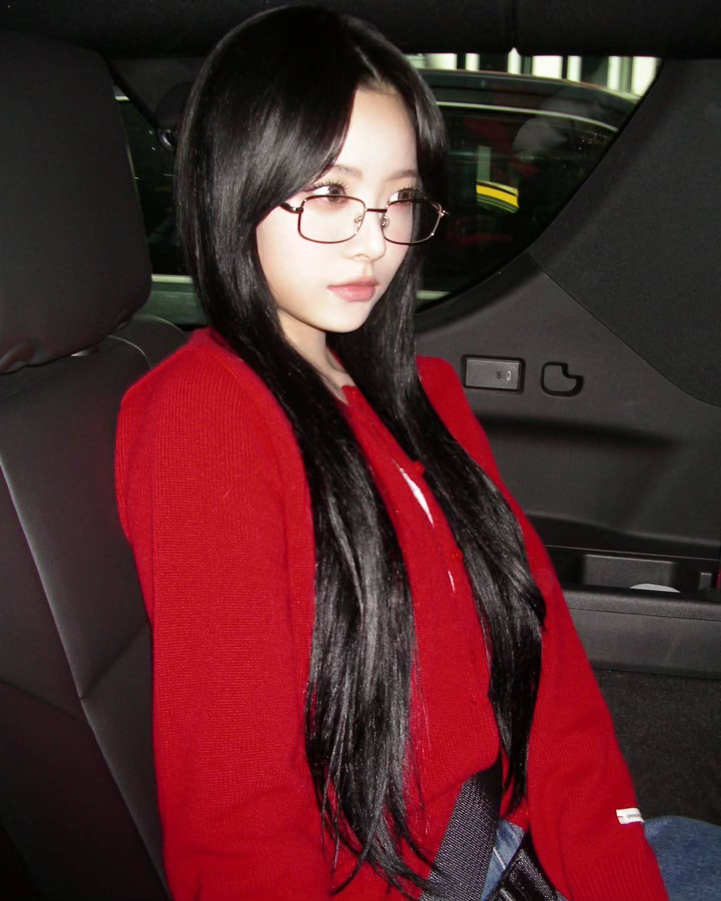 찐힙쟁이들의 아이웨어 컬렉션👓
추억의 빨간 안경부터 Y2K 무테 안경 스타일까지 다양하게 골라 보기✅ 이미지4