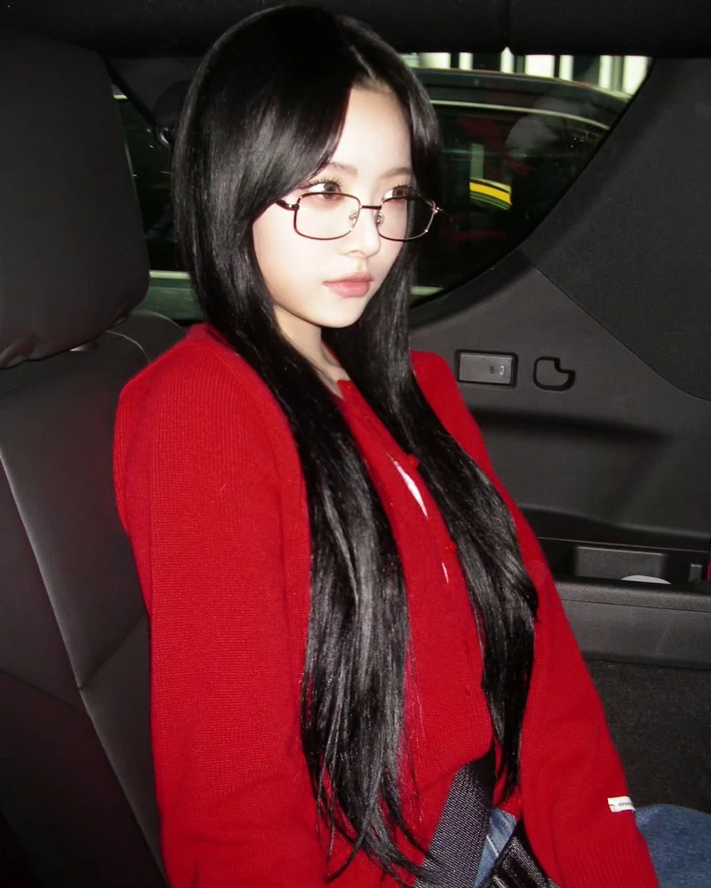 찐힙쟁이들의 아이웨어 컬렉션👓
추억의 빨간 안경부터 Y2K 무테 안경 스타일까지 다양하게 골라 보기✅ 이미지4