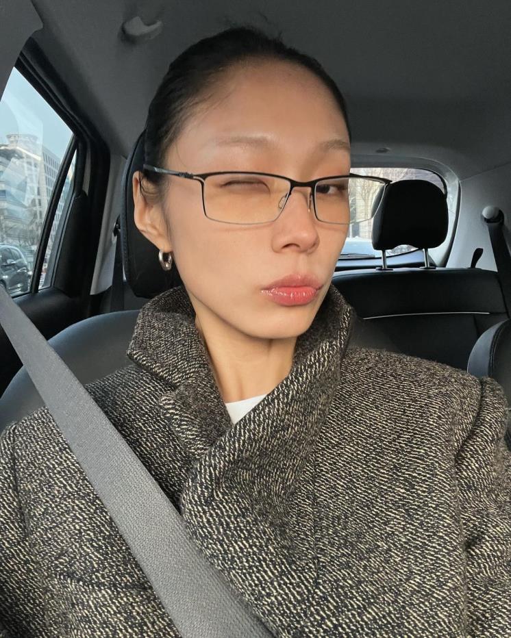 찐힙쟁이들의 아이웨어 컬렉션👓
추억의 빨간 안경부터 Y2K 무테 안경 스타일까지 다양하게 골라 보기✅ 이미지3