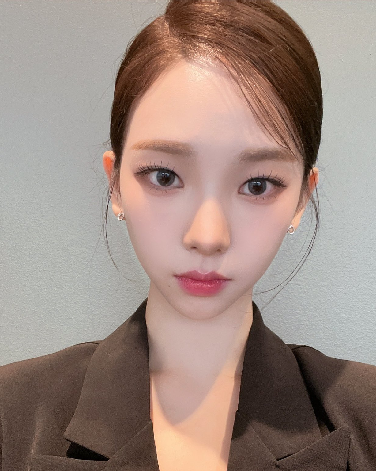 큰 키와 예쁜 두상✨승무원상 셀럽
승무원 복장이 유독 찰떡같이 잘 어울리는 셀럽 4인❤️

1. 카리나

2. 이다희

3. 안유진

4. 조보아 이미지2