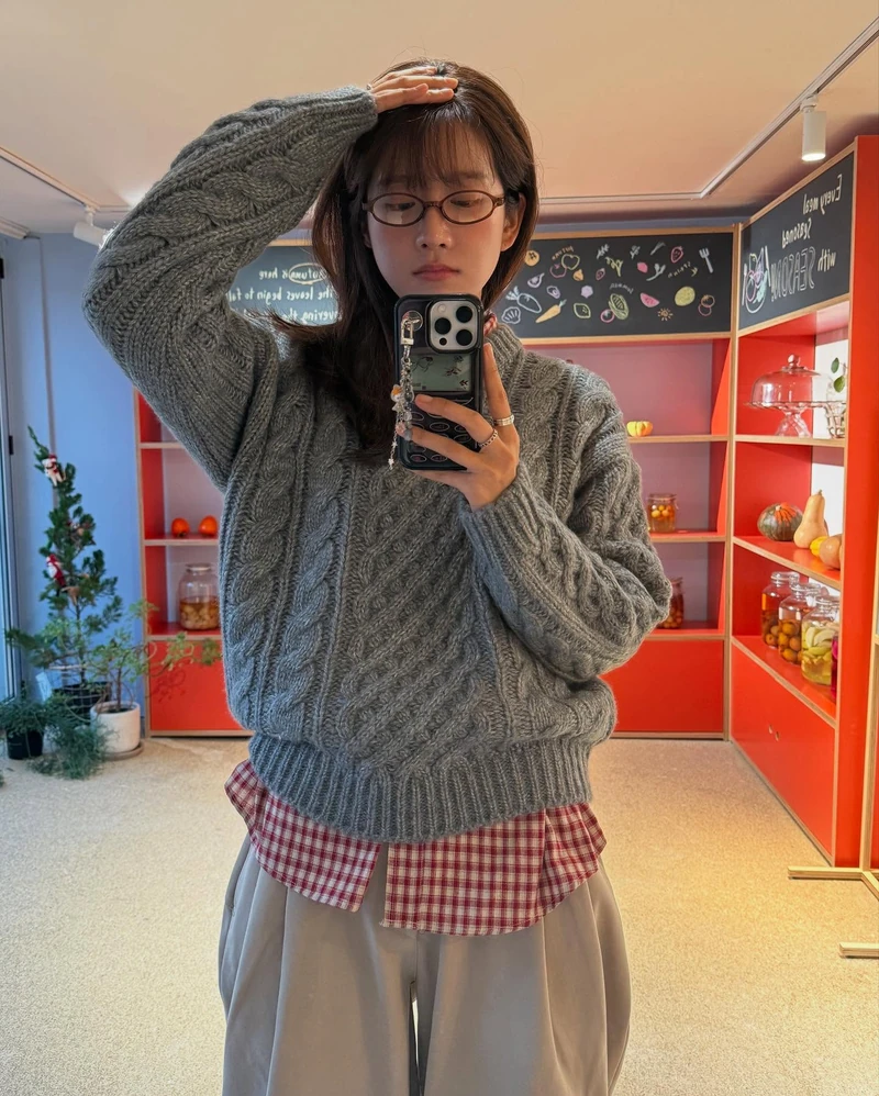 찐힙쟁이들의 아이웨어 컬렉션👓
추억의 빨간 안경부터 Y2K 무테 안경 스타일까지 다양하게 골라 보기✅ 이미지1