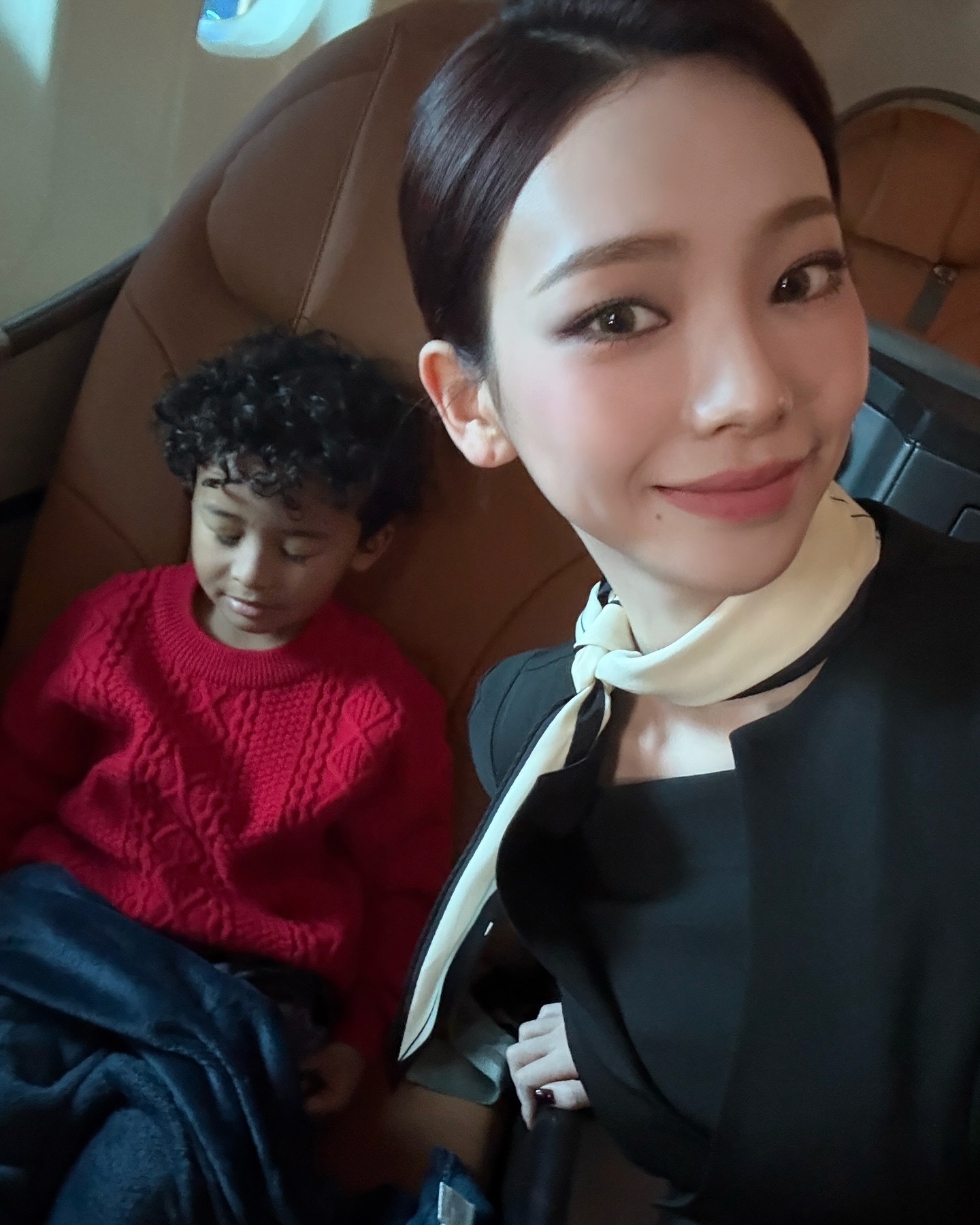 큰 키와 예쁜 두상✨승무원상 셀럽
승무원 복장이 유독 찰떡같이 잘 어울리는 셀럽 4인❤️

1. 카리나

2. 이다희

3. 안유진

4. 조보아 이미지