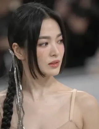 훔치고 싶은 오동통 입술👄
명란젓처럼 도톰한 입술을 자랑하는 셀럽 5인❤️@명란코어
1. 송혜교
2. 전지현
3. 혜인
4. 수지
5. 조이 이미지