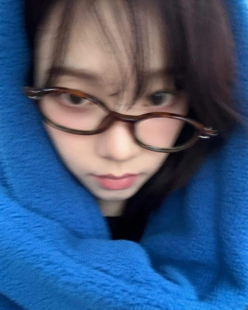 찐힙쟁이들의 아이웨어 컬렉션👓
추억의 빨간 안경부터 Y2K 무테 안경 스타일까지 다양하게 골라 보기✅ 이미지7