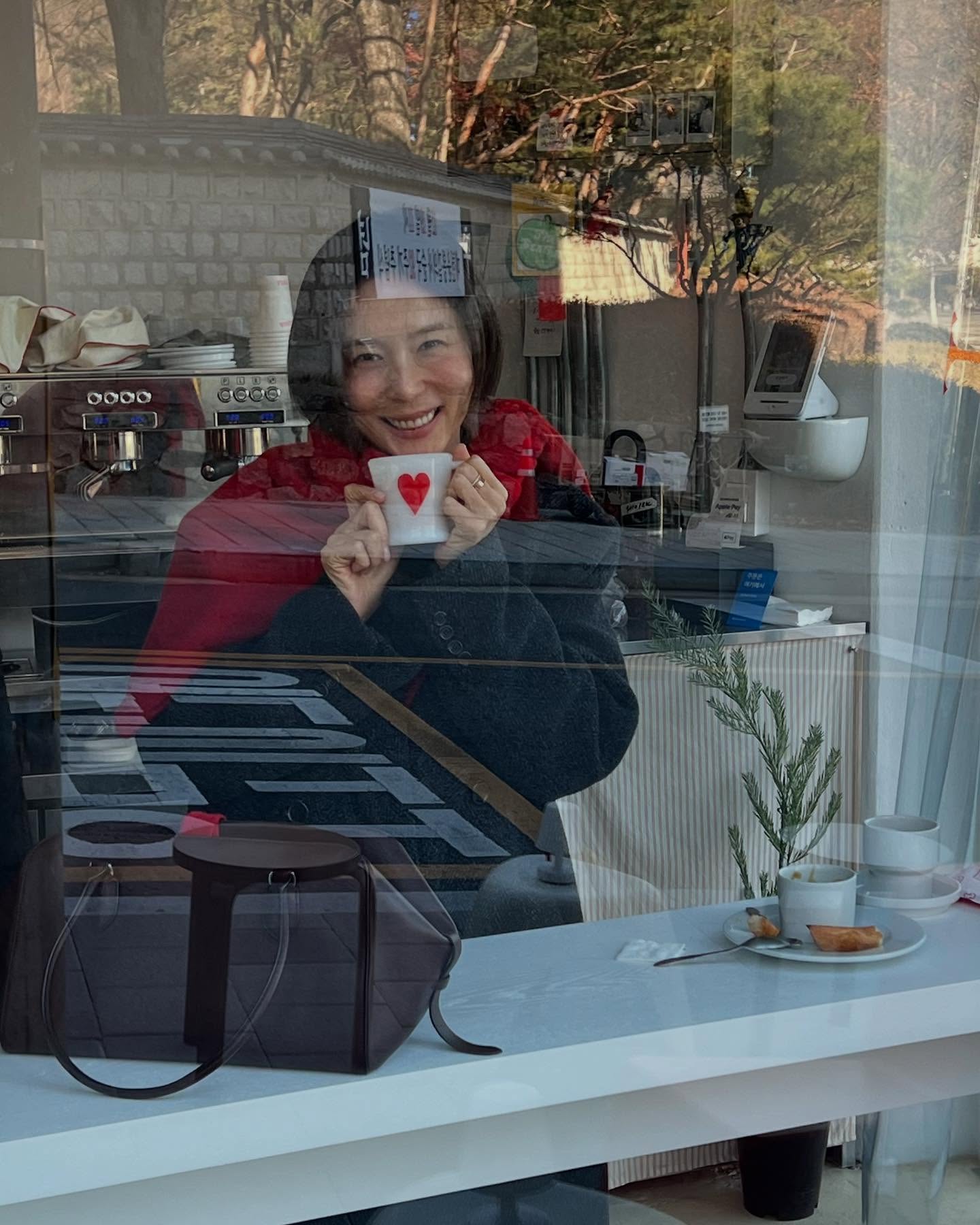 연말룩에 레드는 필수❤️
크리스마스에 @레드 입는건 어때? 이미지