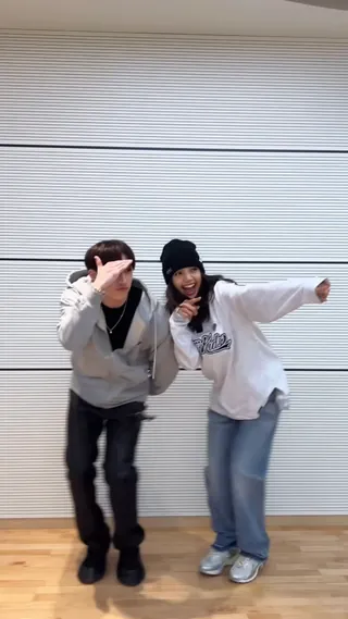 리사&방찬의 WalkinOnWater 챌린지🚶
둘 다 춤선 미쳤구 마지막 @리사 복근까지 대박이야👍👍 이미지