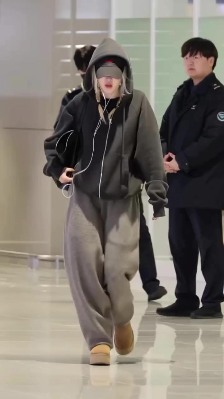 로제 어그룩🖤💛따라할거에욧 이미지