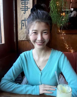내 연말 헤어픽은 이거야❤️
연말연시 헤어 스타일링 추천 3💈
1. 헤어밴드
2. 하이번
3. 포인트 모자 이미지