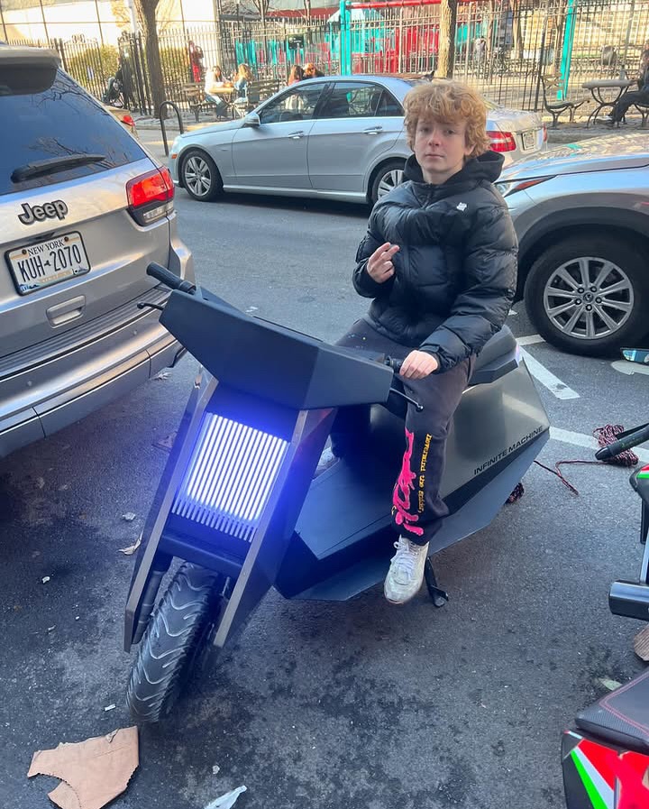 사이버트럭 닮은 전기 오토바이🏍️ 이미지2