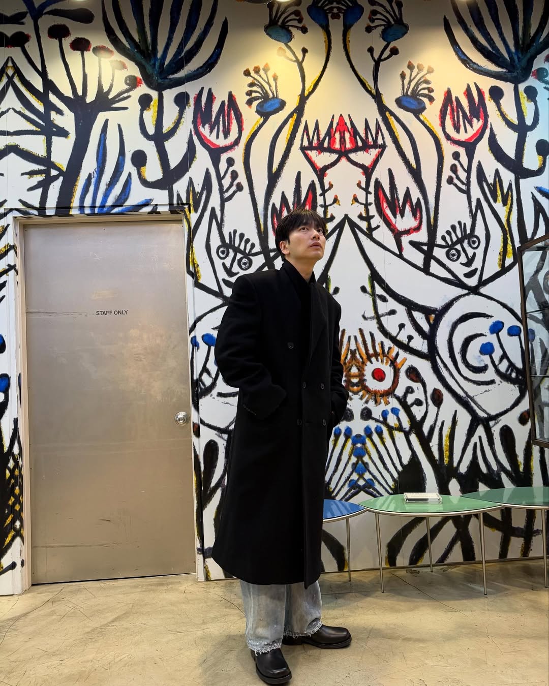 블랙 코트 하나면 훈훈하지🐦⬛ 이미지